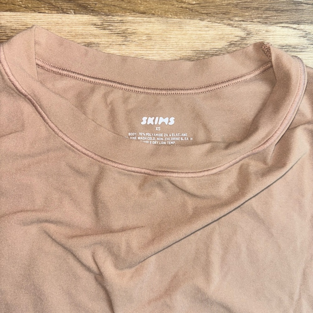 SKIMS Fits Everybody Super Cropped in Mica tan Size XS